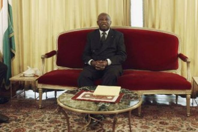 Nekdanji predsednik Slonokoščene obale pripeljan v pripor : Postal bo prvi predsednik, ki mu bo sodil ICC