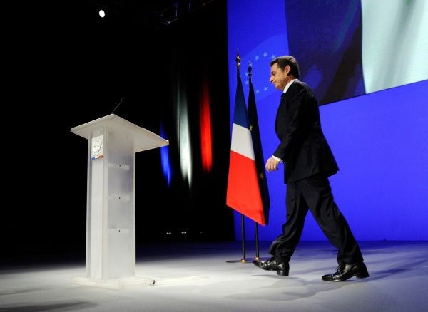 Merklova in francoski predsednik Nicolas Sarkozy (na fotografiji) sta pozvala k spremembam lizbonske pogodbe.