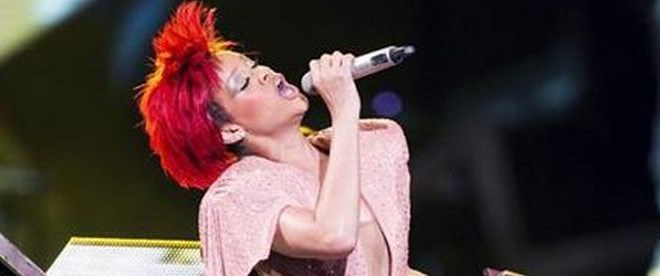 Prijatelje Rihanne skrbi, da gre pevka po stopinjah Amy Winehouse