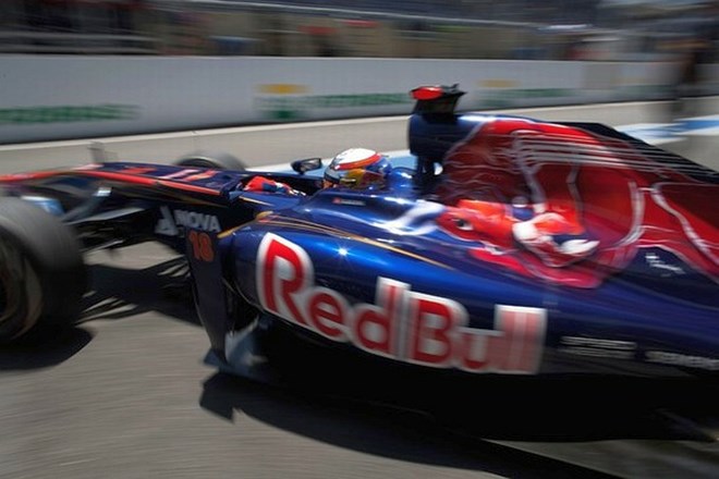 V moštvu Toro Rosso so se odločili, da za prihodnjo sezono zaposlijo dva nova dirkača, ki v formuli ena še nista dirkala.