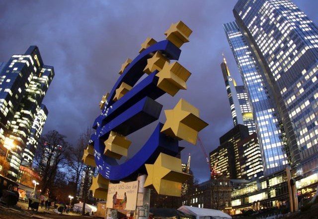 Finančni ministri območja z evrom v ponedeljek o reševanju krize