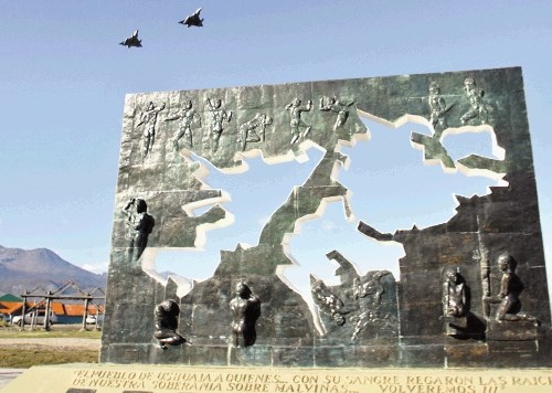 Spomenik argentinskim vojakom, padlim v bojih za Malvinske otoke, ne pomeni, da se je Argentina sprijaznila s to ozemeljsko...