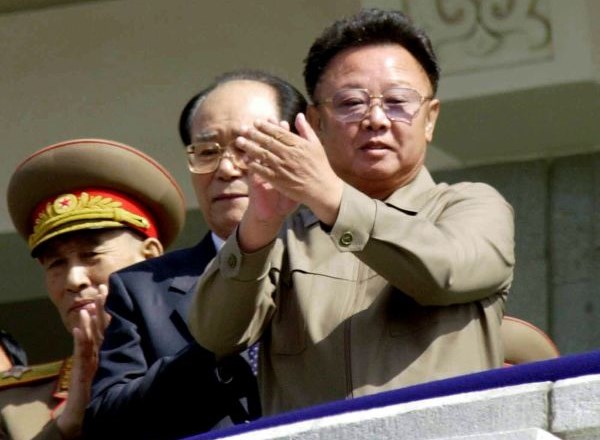 Kim Jong Il (na fotografiji) je leta 1994 po smrti svojega očeta in ustanovitelja Severne Koreje Kim Il Sunga razglasil...