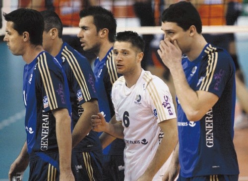Sebastijan Škorc (v belem) je v Franciji nazadnje igral za Paris Volley. O primerjavi  francoske in slovenske klubske odbojke...