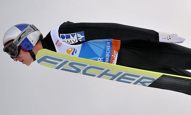 Avstrijec Gregor Schilerenzauer (138, 134 m; 274,5 točke) je zmagovalec druge tekme novoletne skakalne turneje v nemškem...