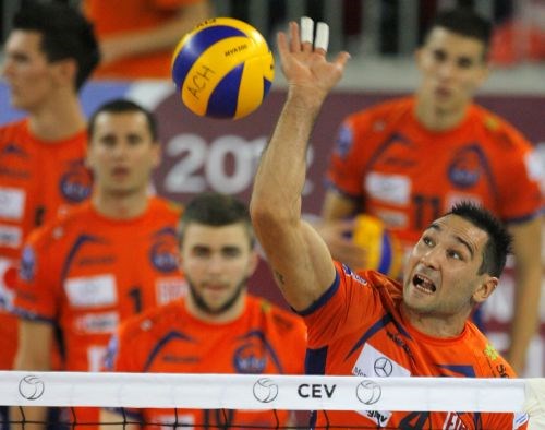 ACH Volley trenutno v Sloveniji nima resnega tekmeca, v letu 2011 na domačih igriščih izgubil vsega štiri nize, tako da so mu...