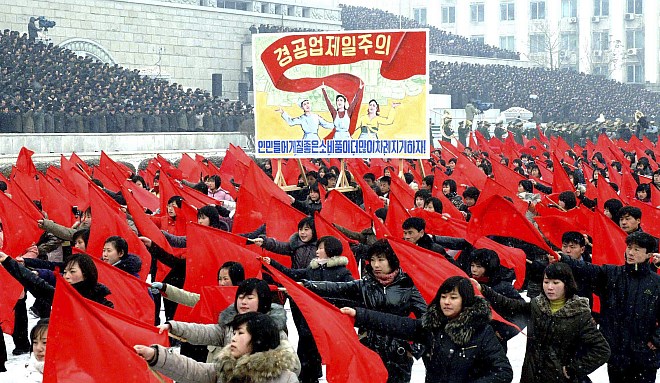 Več kot 100.000 Severnokorejcev na zborovanju v podporo Kim Jong Unu
