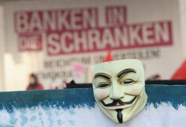 Blitzkrieg: Hekerska skupina Anonimni razglasila vojno proti neonacistom