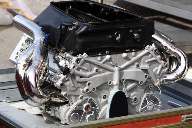 Leta 2014 bodo dirkalnike formule ena poganjali 1,6-litrski motorji.