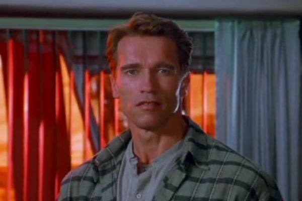Arnold Schwarzenegger v filmu Popolni spomin.