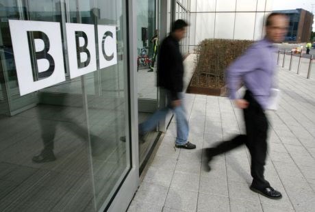 BBC pošilja svoje londonsko osebje po državi in tako zapravlja na milijone funtov