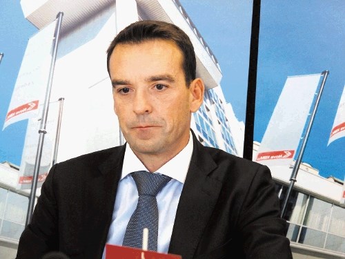Za zamenjavo Dušan Jovanoviča s položaja predsednika nadzornega sveta Nove Kreditne banke Maribor (NKBM) je njegovim...