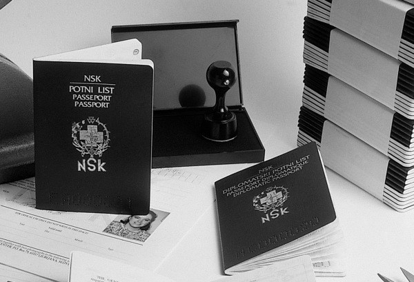 V muzeju MoMA tri dni Urad za izdajo potnih listov države NSK
