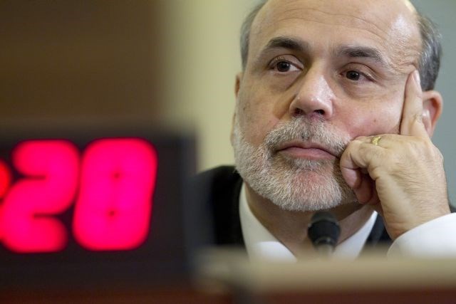 Bernanke v kongresu vztrajal pri začrtani poti Feda