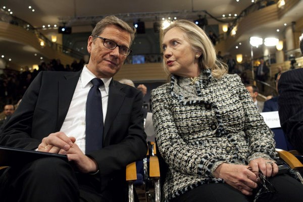 Nemški zunanji minister Guido Westerwelle in ameriška državna sekretarka Hillary Clinton v Münchnu.