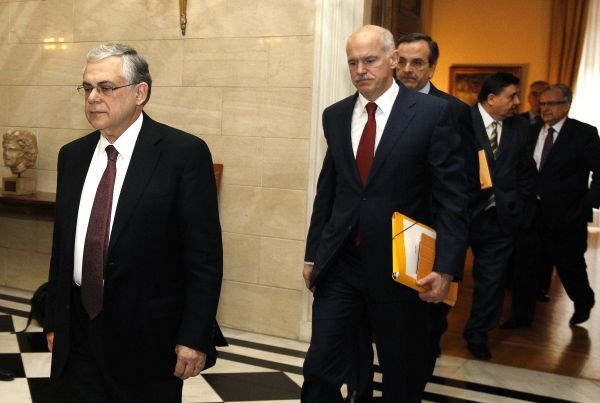 Lucas Papademos je danes s predstavniki političnih strank dosegel dogovor o varčevalnih ukrepih.