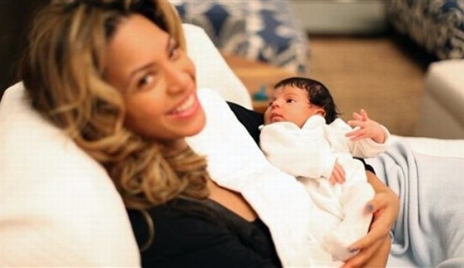 Končno: Beyonce in Jay-Z pokazala slike male Blue Ivy