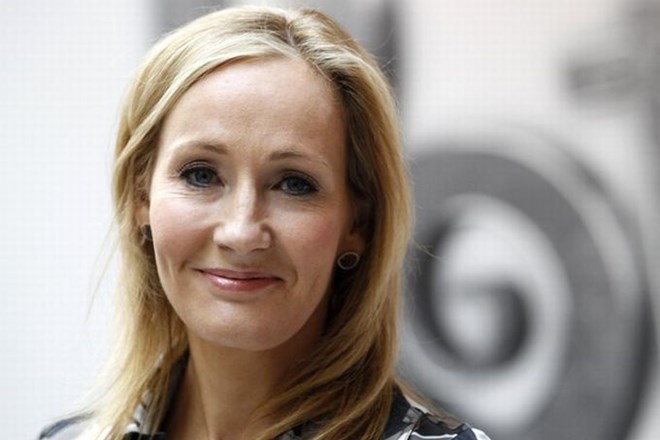 J. K. Rowling se je odločila napisati roman namenjen zgolj odraslim.