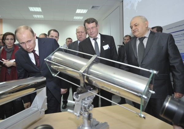 Putin je obiskal jedrski raziskovalni center v nekdaj tajnem mestu Sarov.