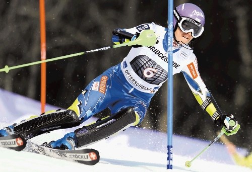 Tina Maze je najhitreje izpeljala prvo slalomsko progo v Ofterschwangu, na drugi pa odstopila.