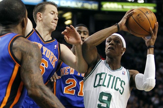 Rajon Rondo je za Boston Celtics dosegel trojni dvojček z 18 točkami, 20 podajami in 17 skoki.