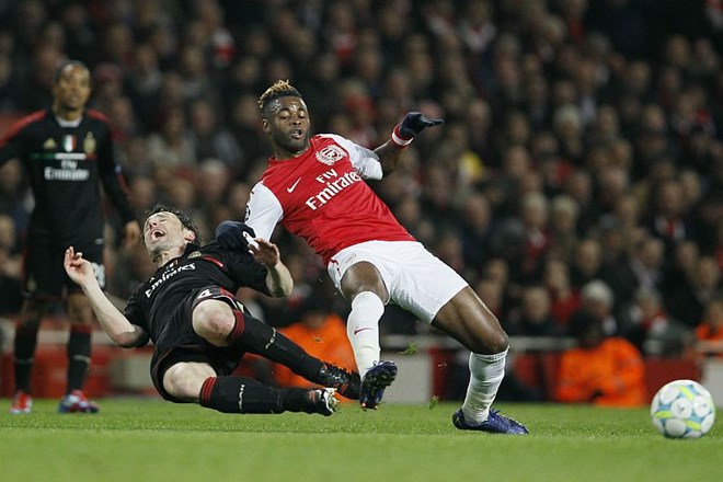Arsenal  (v rdečih dresih) je vodil že s 3:0, a v drugem polčasu mu je zmanjkalo moči.