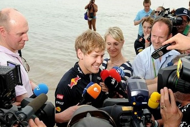Sebastian Vettel se bo v nedeljo v Melbournu podal v lov za tretjim zaporednim naslovom prvaka, ob tem pa si verjetno želi,...