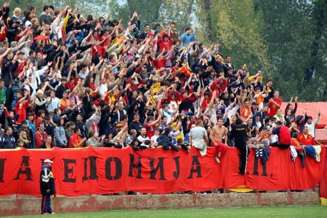 Makedonska nogometna zveza se boji, da bi na tekmah prišlo do etnične nestrpnosti in neredov med albanskimi in makedonskimi...