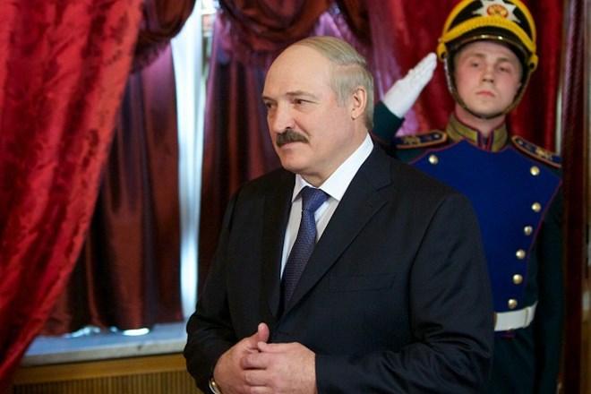 Beloruski predsednik Aleksander Lukašenko je velik ljubitelj hokeja.