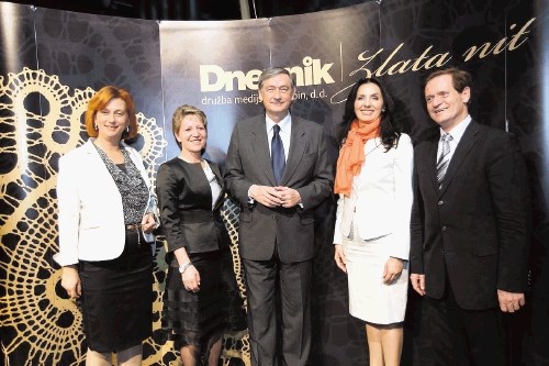 Mag. Jerneja Kamnikar (skrajno levo) je v VIVO odnesla priznanje za najboljšega zaposlovalca Zlata nit že tretje leto...