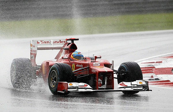 Španec Fernando Alonso (Ferrari) je zmagovalec druge dirke svetovnega prvenstva formule 1 v sezoni 2012.