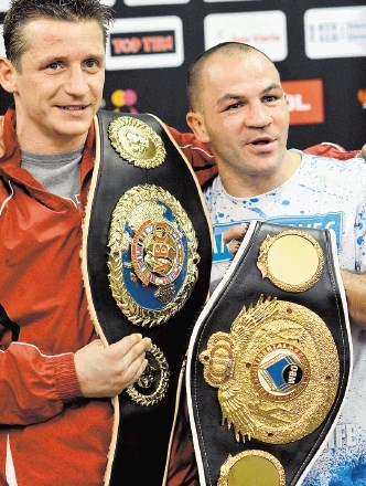 Slovenska boksarska  junaka: 
Denis Simčič (levo) in Dejan Zavec.