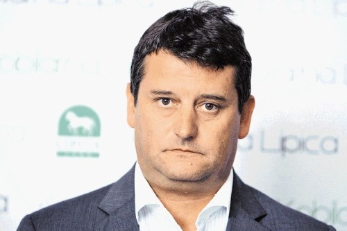 Odvetnik Dušan Železnik je kazensko ovadil direktorja Kobilarne Lipica Tomija  Rumpfa (na fotografiji). Meni, da je storil...