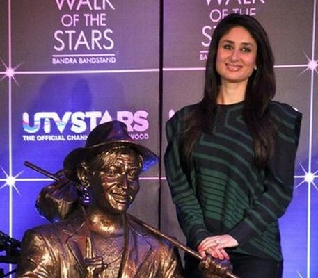Bollywoodski Pločnik slavnih, ki se nahaja v mumbajskem predmestju Bandra, je odprla filmska zvezdnica Kareena Kapoor.