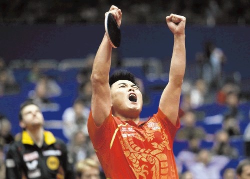 Kitajec Wang Hao se je takole veselil naslova ekipnega  svetovnega prvaka.