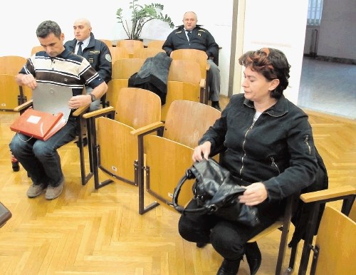 Obtožena Matjaž Golob in Maruška Krautblat sta se pred senatom krškega okrožnega sodišča zagovarjala kot nedolžna.