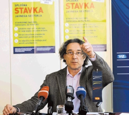 Glavni tajnik SVIZ Branimir Štrukelj je dejal, da je vse težave,  ki bodo doletele državljane, povzročila vlada.
