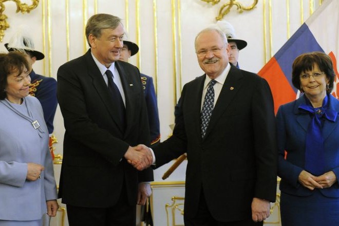Predsednik republike Danilo Türk in njegov slovaški kolega Ivan Gašparovič sta se danes v Bratislavi zavzela za več vzajemnih...