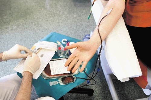 Na Zavodu za transfuzijsko medicino sporočajo, da imajo  trenutno najmanjšo zalogo krvi krvne skupine AB–.