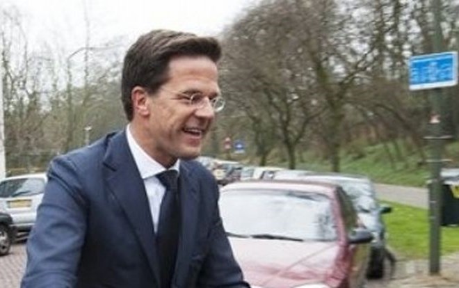 Nizozemski premier Mark Rutte je danes kraljici Beatrix ponudil odstop svoje vlade.
