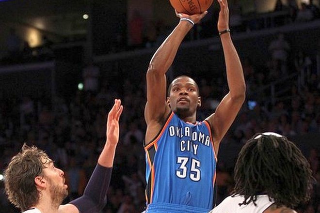 Kevin Durant je še tretje leto zapored redni del sezone končal kot najboljši strelec v ligi.