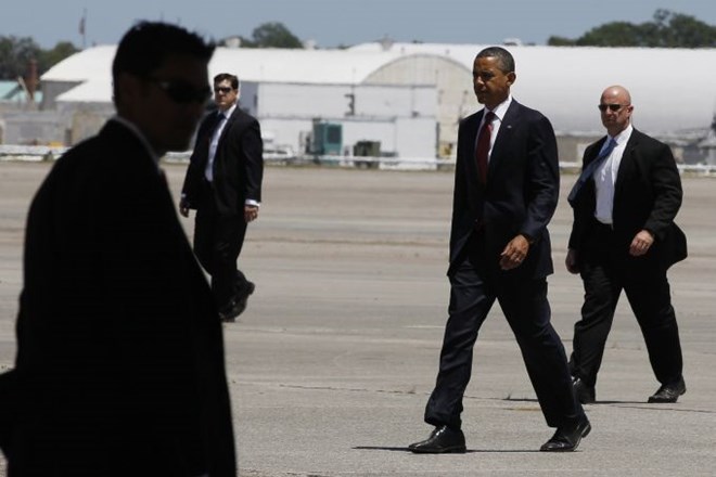 Barack Obama s telesnimi stražarji.