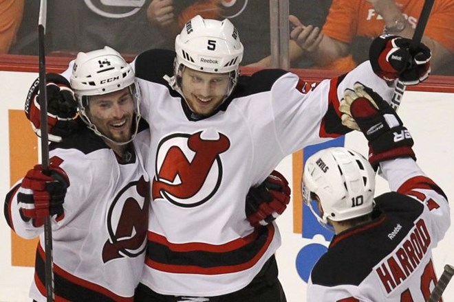 Hokejisti New Jersey Devils so v polfinalu vzhodne konference severnoameriške lige NHL na drugi tekmi v gosteh premagali...