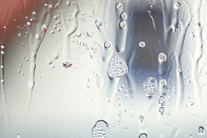 Energijsko učinkovito steklo odbija vodo in se ne blešči