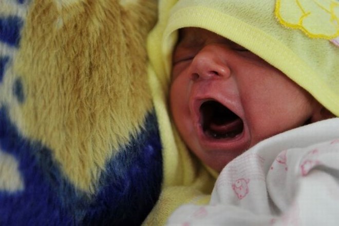 ZN: Umrljivost nosečnic v svetu se je prepolovila