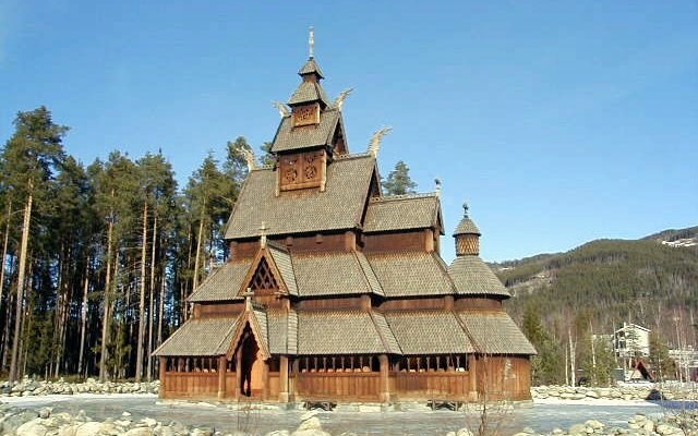Replika znamenite norveške cerkve Gol Stave.