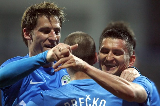 Slovenija je na lestvici Mednarodne nogometne zveze na 28. mestu, Grki pa so 14.