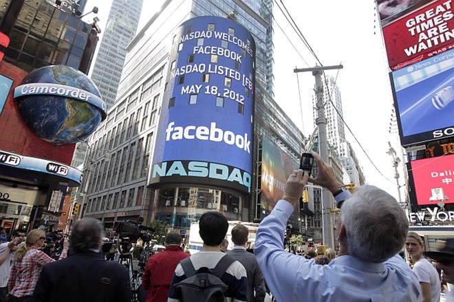 Vrednost Facebookovih delnic drugi dan trgovanja padla na 33 dolarjev
