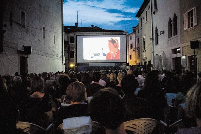 Filmski festival Kino Otok se je, kot veleva že tradicija, tudi letos začel z dobro obiskano projekcijo na Manziolijevem...