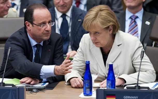 Francois Hollande in Angela Merkel